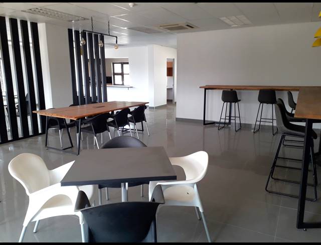 2,562M² OFFICE TO LET IN IRENE